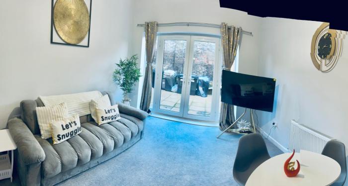 1 BR Ground Floor Apt-Garden Access in Strood F2