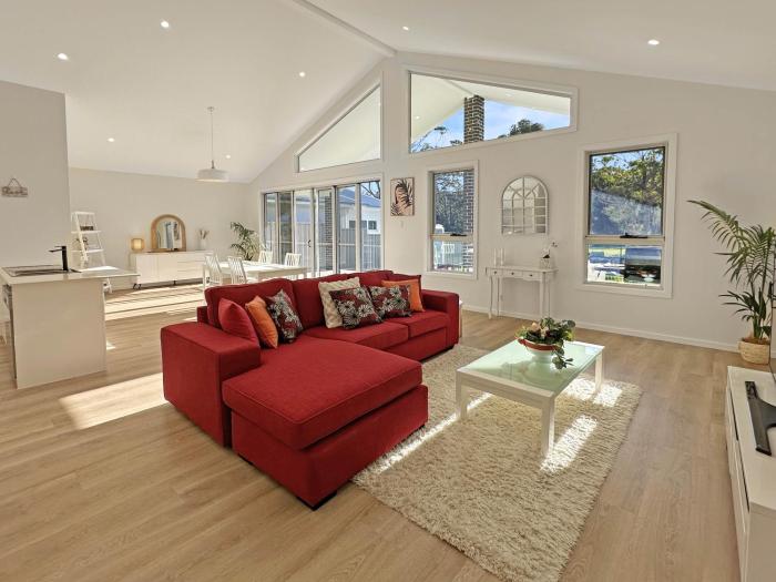 SussexGardenStays - Jervis Bay Beaches - NEW SHARE Home - 4xQueenBedrooms - PrivateBathroom-Brm1 - SharedBathroom-Brm2,Brm3,Brm4