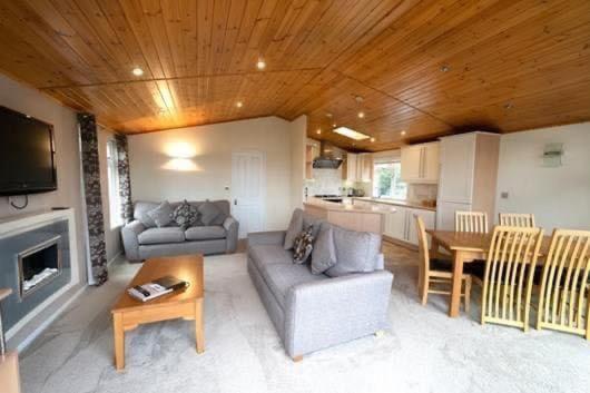 Field View 2 bed-No pets-Hornbeam