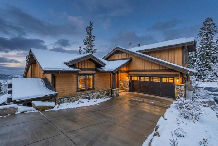 Luxe Park City Escape Hot Tub & Theater