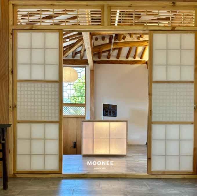 seoul hanok stay moonee