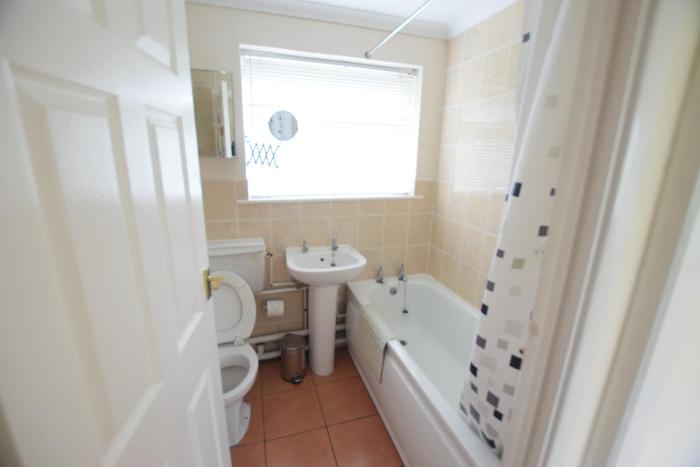 2 Bedroom Chalet SB67, Sandown, Dog Friendly, Free Wifi