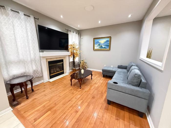 4BR 3 Bath Comfort Home Mississauga
