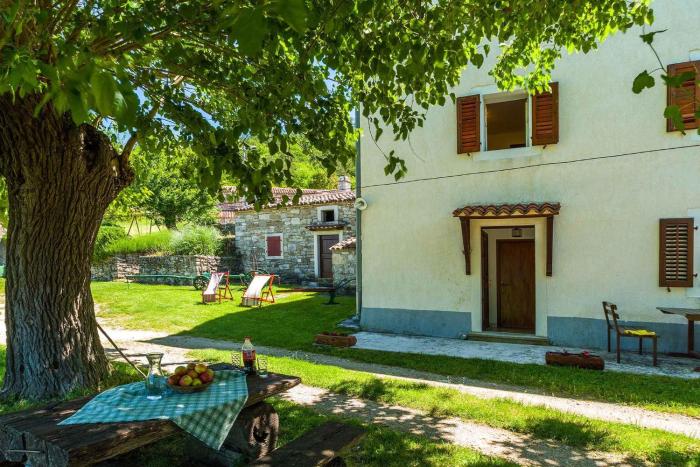 Apartment with BBQ in Kozljak 8745