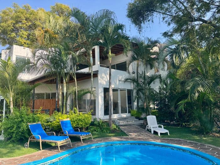 Casa con Alberca y terraza un lugar tranquilo para disfrutar