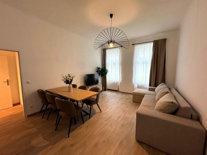 Bright Rooms, 6 Minutes to Metro U3