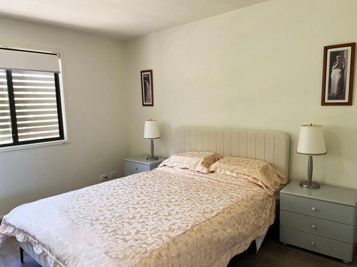 Spacious Two-Story Family Townhouse Near Kingston & Manuka