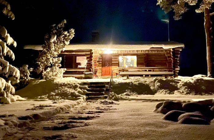 Suvantokoto Riverside Log Cabin