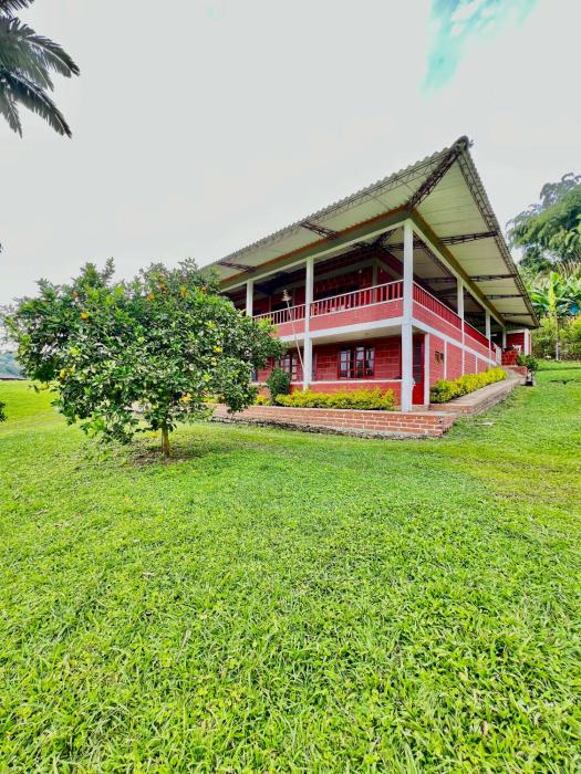 Finca La Carmelita Casa Campestre con Piscina y entre Montañas a sólo minutos de Santa Rosa de Cabal