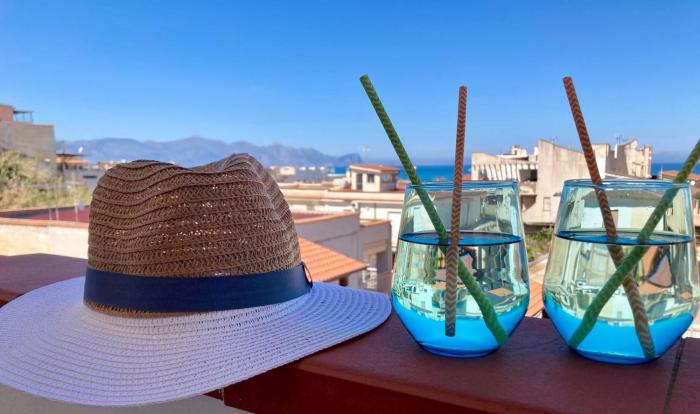 Steps from the Beach 3 Bedroom Apartment with Terrace, Full AC & Parking near Castellammare del Golfo