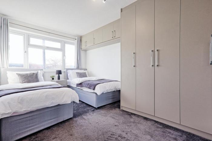 Three-Bedroom House with Two Bathrooms near Tilbury Port