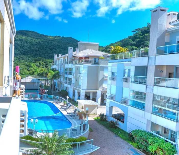 Apto a Passos da Praia com Suíte e Quarto