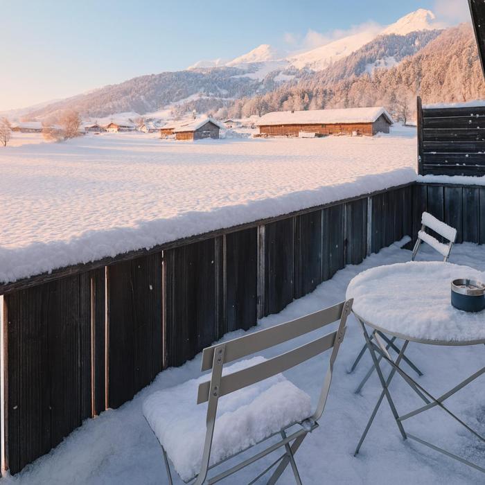 Ferienwohnung mit Balkon nahe Interlaken & Adelboden