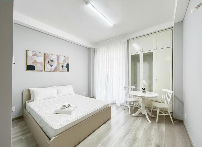 Lux saigon manhattan