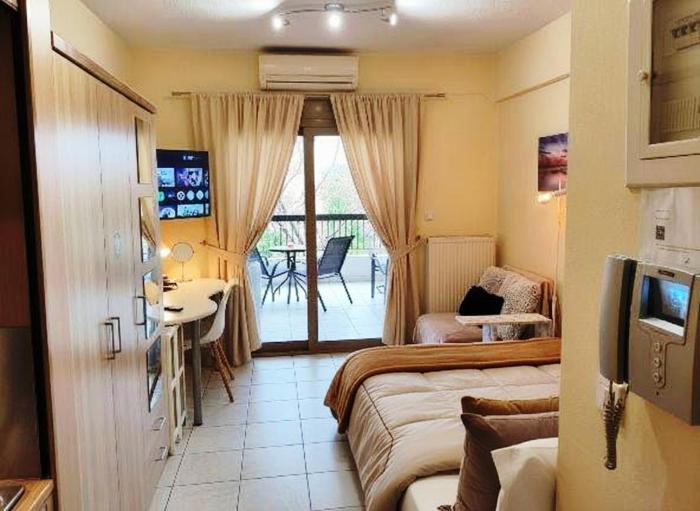 Zen Central Studio with Balcony and WiFi fiber