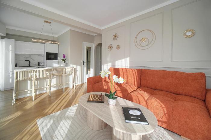 Mimosa 2BR with Balcony - Walk to Palais and Beach