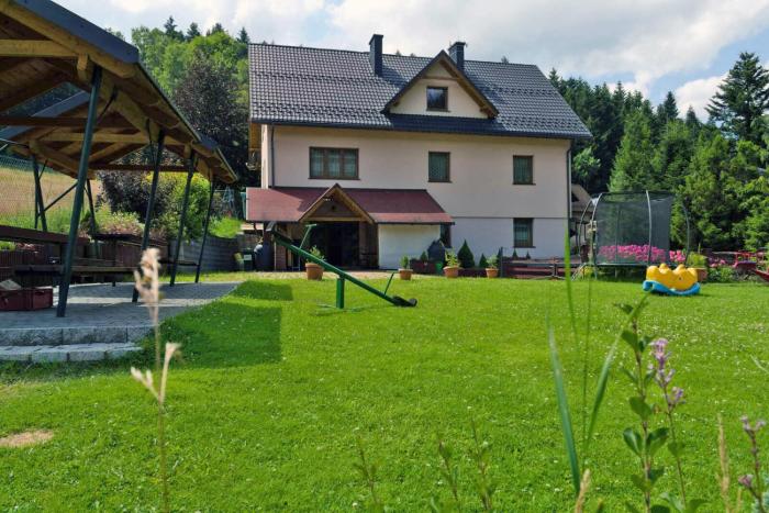 Dom w Górach Agro Zibi z zewnętrzną banią z jacuzzi