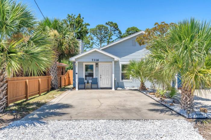 Sunset Dreams - King Bed - 5 Min Walk to Beach