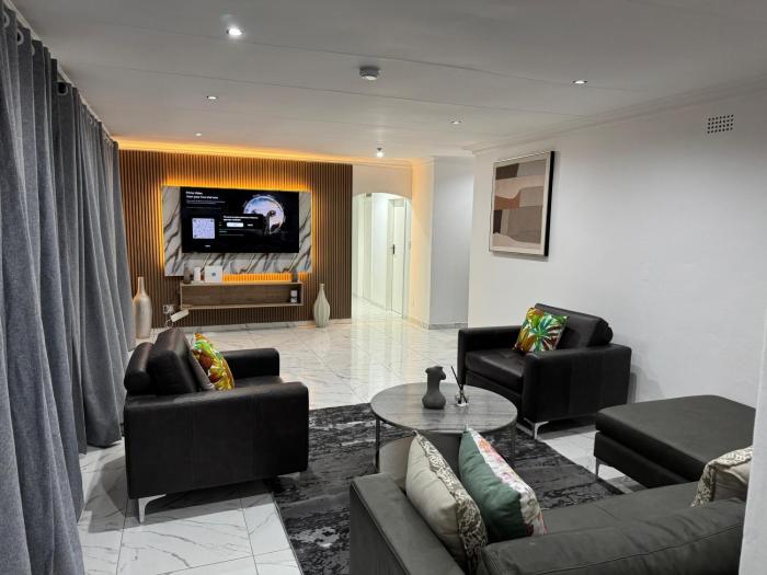 Bryanston Luxury Secure 4BR Haven