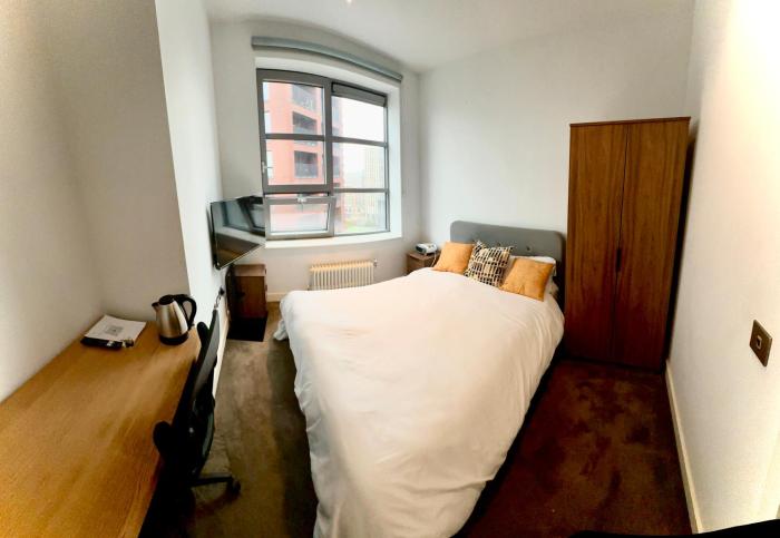 Luxurious and Spacious Central London room in Canary Wharf with a City View & a Private Bathroom