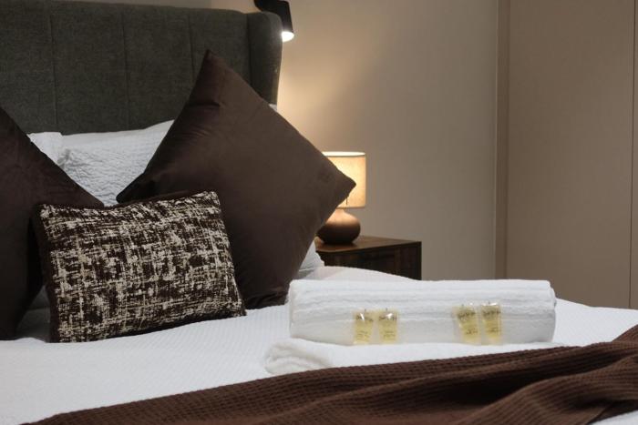 Luxury Apartment - Leeds City Centre Town Clock Views