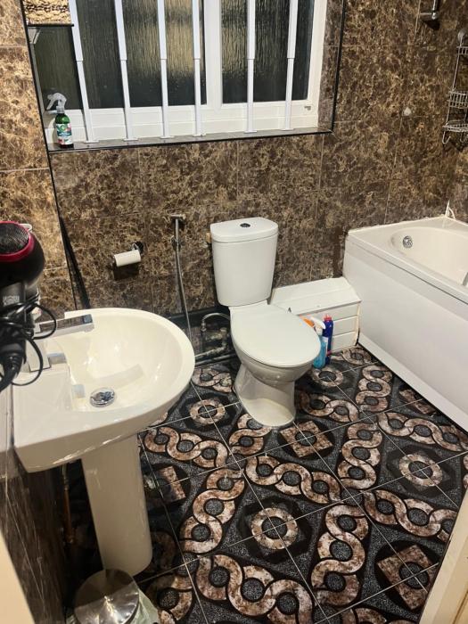 2 Bedroom Flat in Zone 1 East Central London with Parking