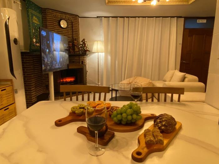 경복궁 광화문 명동 종로 동대문 홍대 지하철 도보3분 방3 침대5 10명 가족 단체 가능