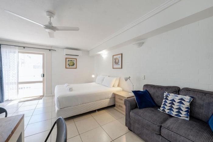 Shoreline Apartments - Unit 4