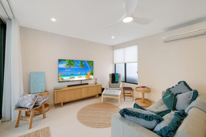 Husky Beach Pad - Walk to the beach