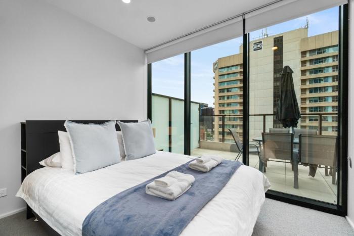 Luxe 2BR Apt | Huge Balcony+BBQ | Adelaide CBD