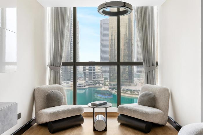 Modern 1BR by the Lake Near DMCC Metro Station