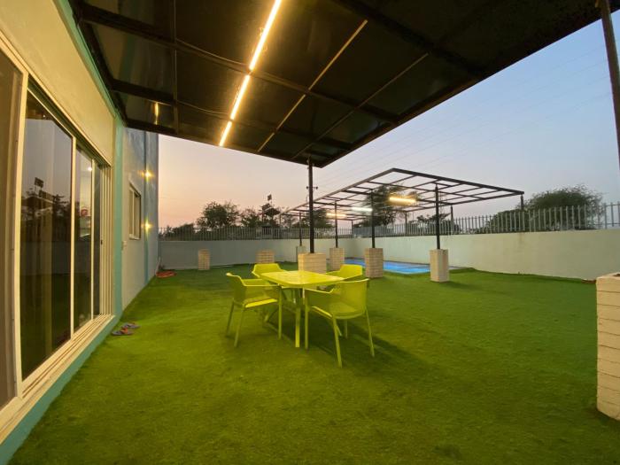 4BHK villa with pool by Phoenix Stays