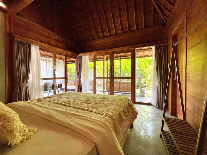 1-Bedroom Wooden Villa in Seseh