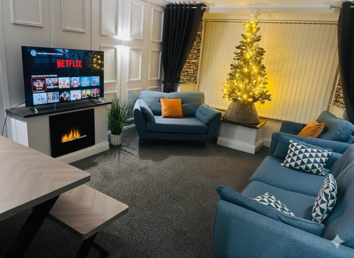 Churchill Apartment- 4 Beds- Free Parking- Near NEC BHX & HS2