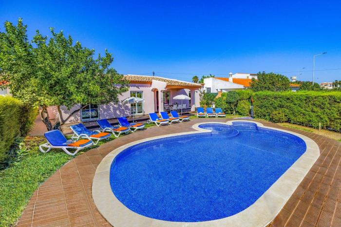 Villa Bolina by Villa Plus