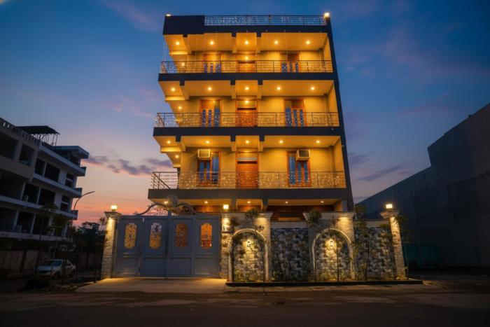 FabHotel Signature Inn I