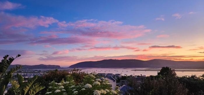 In Full View sleeps 10