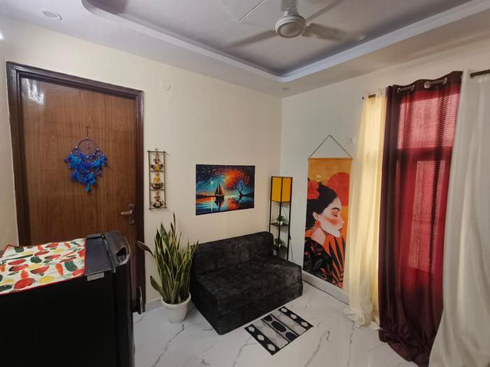 CITY VIEW Private 1BHK Flat in South Delhi