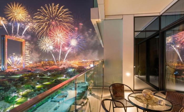 Ultimate Stay - 3 Beds - Scenic Panoramic Views - Right at Metro Station - 5-10min to Sea, Burj Khalifa, Old Town, Downtown - 15min from Airport