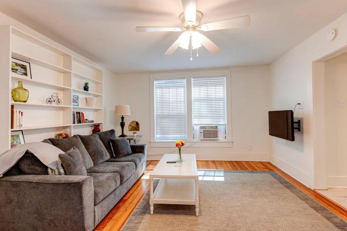 Suite 2, Quick Walk to Downtown Black Mountain