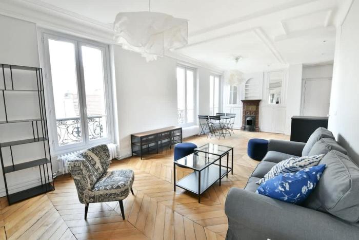 Bright Bon Marche StGermain designer 2BD2BA apt