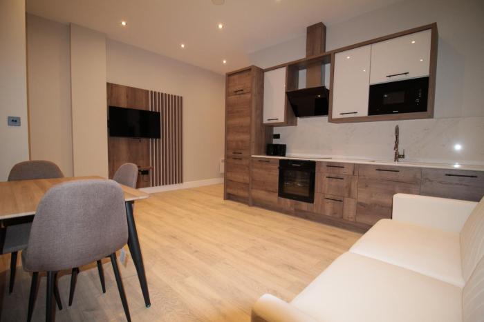 Spacious One Bedroom Flat With Parking