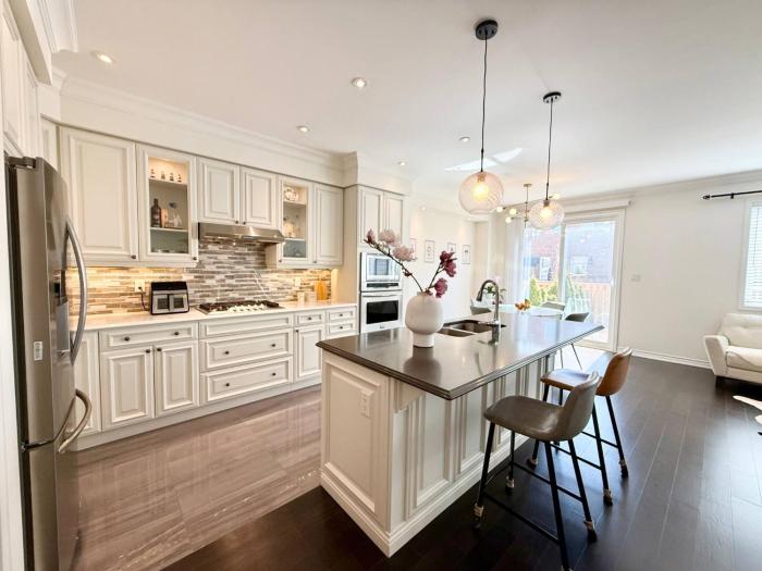 oakville 5 bedrooms