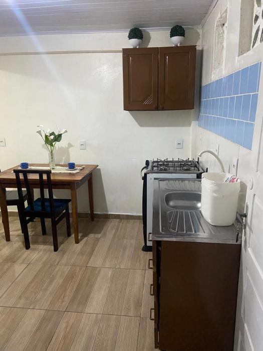 Kitinete para duas pessoas na Prainha