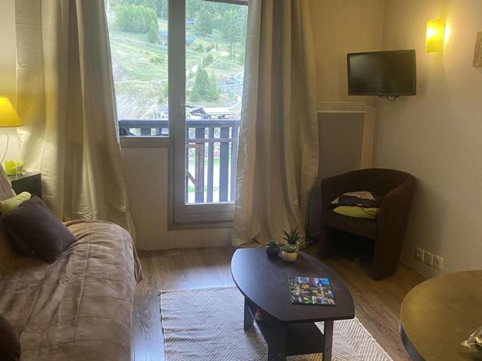 Grand studio rénové pour 4 personnes au centre de la station avec accès direct aux pistes - FR-1-322-518