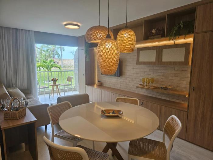 Flat com sala, suíte e banheiro social - pé na areia na praia de Muro Alto - Marupiara Suites