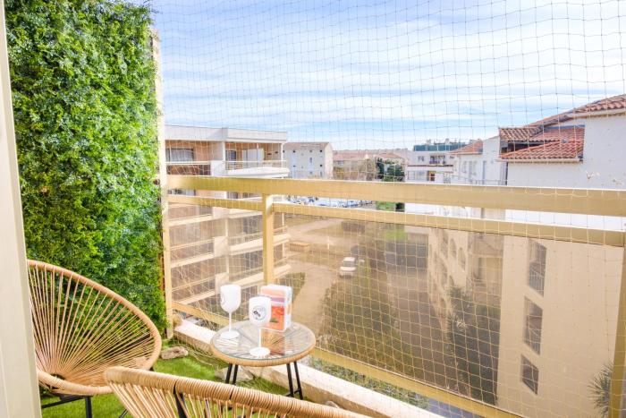 Wifi, Climatisation, Parking privé, Calme, Vue, Centre & Plage à 300m, Rénové fin 2025, En Juillet et Août Réservation du Dimanche au Dimanche pour éviter les bouchons