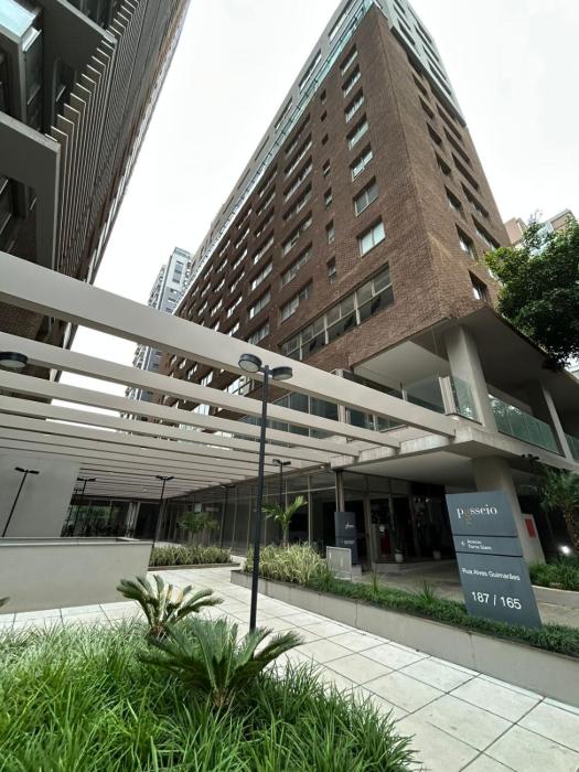 Lindo e moderno apartamento em Pinheiros com wi-fy, vaga de garagem, academia, piscina ao lado da Rua Oscar freire