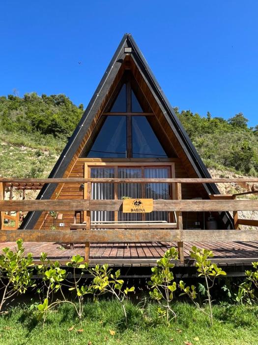 Chalé romântico com hidro, lareira e churrasqueira na Serra