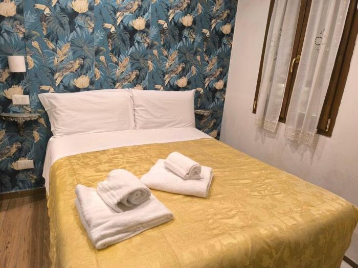 Camera in centro a pochi passi dalla stazione